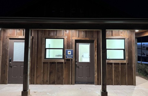 Elm Mott House | Hot Tub Deck Privacy Pickle Ball The Skylark 10 Min - Waco