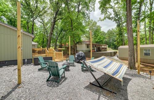 Springville House | Hot Tub, Deck! Tiny Home Retreat By Kentucky Lake