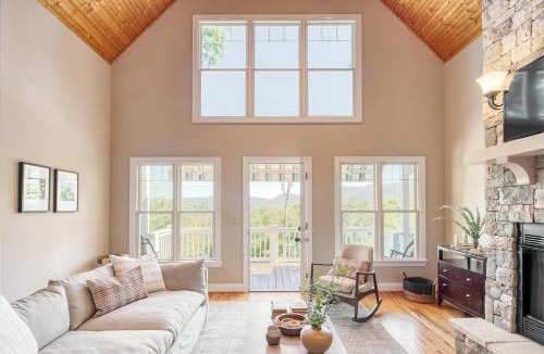 Swannanoa House | Hot Tub, Deck w/Breathtaking Mountain Views