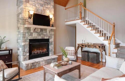 Swannanoa House | Hot Tub, Deck w/Breathtaking Mountain Views