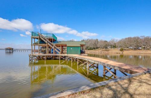 Jewett House | Hot Tub + Deck: Waterfront Lake Limestone Escape!