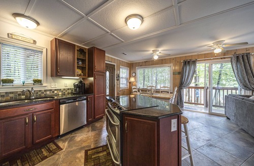Huddleston House | Hot tub, Dock, Fire Pit, Dog Friendly, Golf,