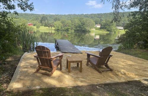 White Haven House | Hot Tub, Dock, Pool Table! Lakefront Poconos Haven