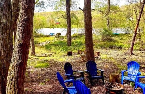 White Haven House | Hot Tub, Dock, Pool Table! Lakefront Poconos Haven