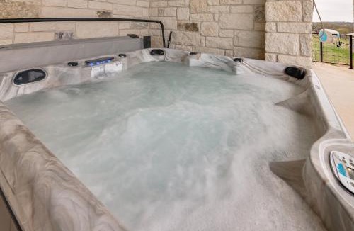 Oatmeal House | Hot Tub, Dock & View! Lakefront Marble Falls Home
