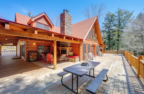Town of Webb Cabin | Hot Tub & Dock: Waterfront Cabin in Old Forge!