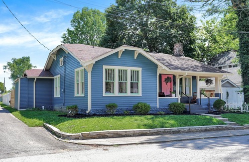 Franklin House | Hot Tub-Downtown Franklin-Sleeps 7