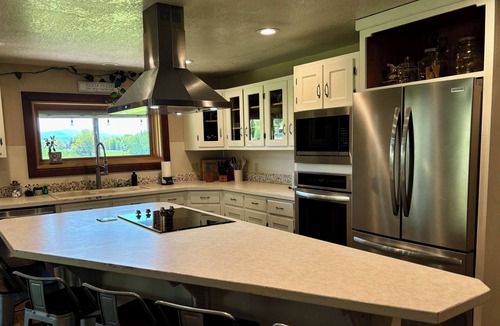 Oroville House | Hot Tub EV Views Games BBQ