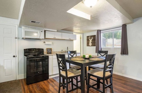 Sandy Apartment | Hot Tub|Family Getaway |Near to Ski Resorts