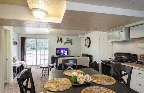 Sandy Apartment | Hot Tub|Family Getaway |Near to Ski Resorts