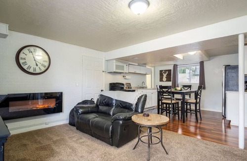 Sandy Apartment | Hot Tub|Family Getaway |Near to Ski Resorts