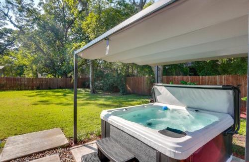 Pilot Point House | Hot Tub! Family Haven 3 Mi to Lake Ray Roberts