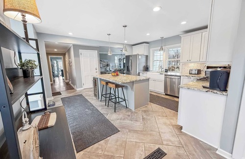 Novelty House | Hot Tub Fenced Yard Perfect Family Retreat Near Chagrin Falls