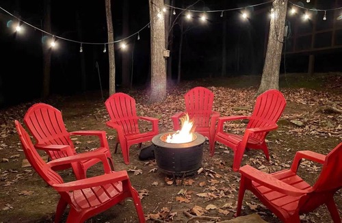 Berkeley Springs Ski Chalet | Hot Tub, Fire Pit, Deck, Screened Porch & More