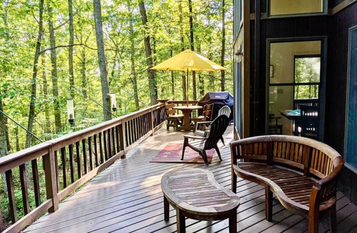 Berkeley Springs Ski Chalet | Hot Tub, Fire Pit, Deck, Screened Porch & More
