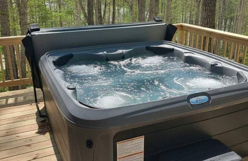 Berkeley Springs Cabin | Hot Tub, Fire Pit, Deck, Screened Porch & More