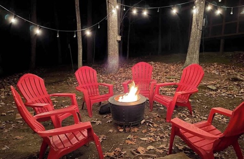 Berkeley Springs Cabin | Hot Tub, Fire Pit, Deck, Screened Porch & More