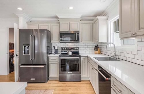 San Luis Obispo House | Hot Tub, Fire Pit, Bocce, Trampoline & Sleeps 11!