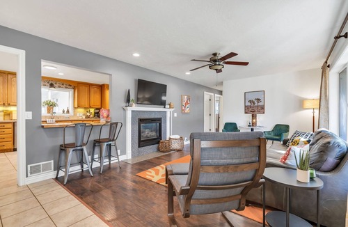 Midvale House | Hot Tub, Fire Pit, and Barrel Sauna, and one left turn to world's best skiing!