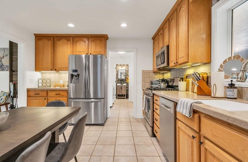 Midvale House | Hot Tub, Fire Pit, and Barrel Sauna, and one left turn to world's best skiing!
