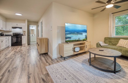 East Ellijay Cabin | Hot Tub, Fire Pit, BBQ, King-bed, Pet-friendly