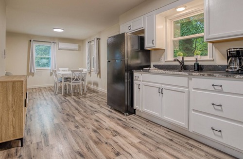 East Ellijay Cabin | Hot Tub, Fire Pit, BBQ, King-bed, Pet-friendly