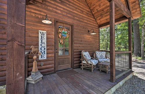 Broken Bow Cottage | Hot Tub & Fire Pit: Broken Bow Retreat!