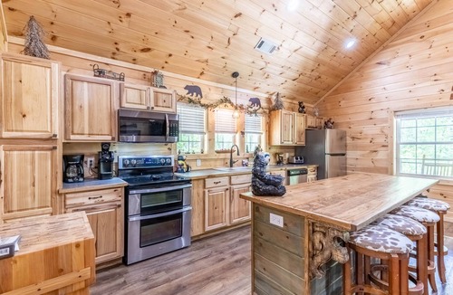 Bryson City Cottage | Hot Tub - Fire Pit - Covered Porch