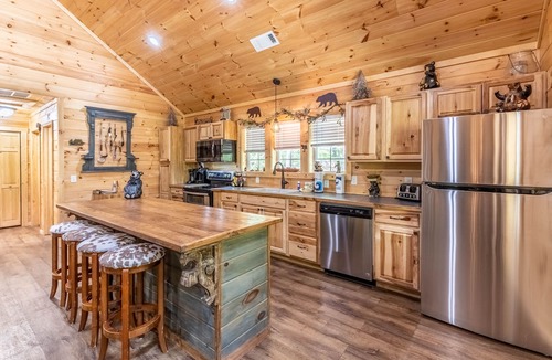 Bryson City Cottage | Hot Tub - Fire Pit - Covered Porch