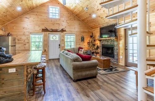 Bryson City Cottage | Hot Tub - Fire Pit - Covered Porch
