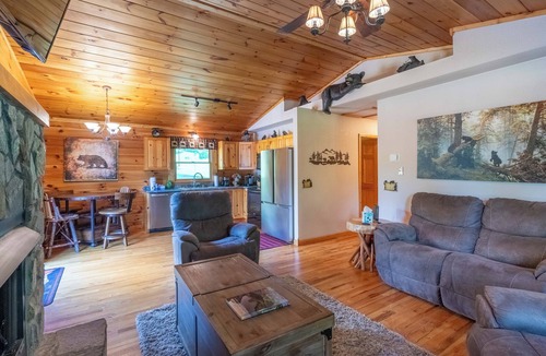 Qualla Cabin | Hot Tub - Fire Pit - Covered Porch
