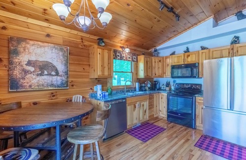 Qualla Cabin | Hot Tub - Fire Pit - Covered Porch