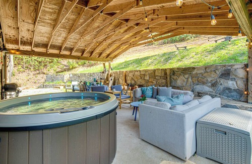 Cherokee Cabin | Hot Tub, Fire Pit & Creek Access: Whittier Cabin!