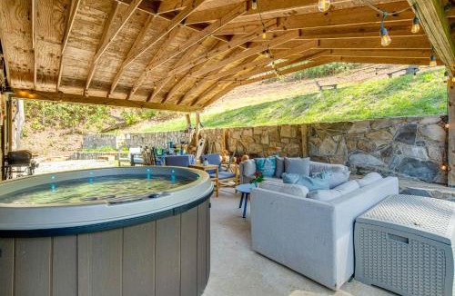 Cherokee House | Hot Tub, Fire Pit & Creek Access: Whittier Cabin!