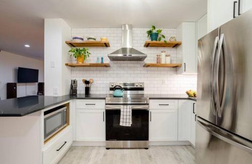 Kerhonkson House | Hot Tub-Fire Pit-Deck-BBQ-Spacious-Hiking