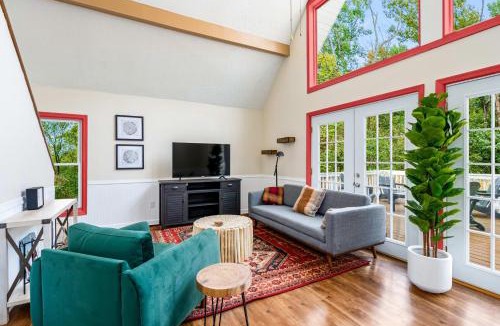 Ridgeway Ski Chalet | Hot Tub, Fire Pit, Deck, Grill, WiFi, Dog-Friendly