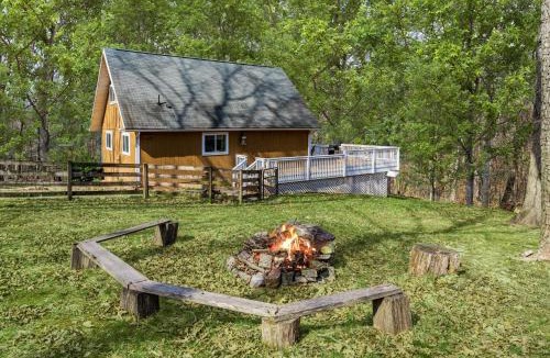 Ridgeway Ski Chalet | Hot Tub, Fire Pit, Deck, Grill, WiFi, Dog-Friendly