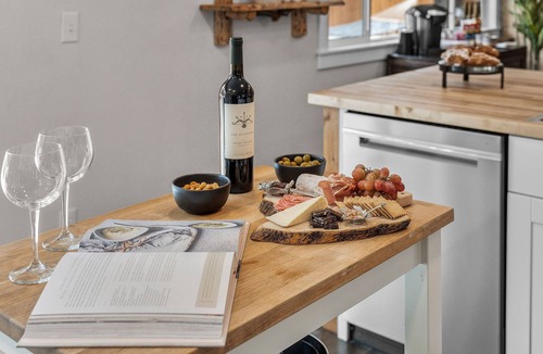 Sisters Cottage | Hot Tub, Fire Pit, Dog Friendly