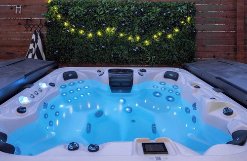 Swede Hill House | Hot tub, fire pit, game&yoga lawn, Walk to Dtown!