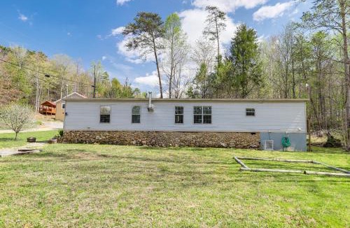 Sevierville House | Hot Tub & Fire Pit: Getaway in Sevierville!