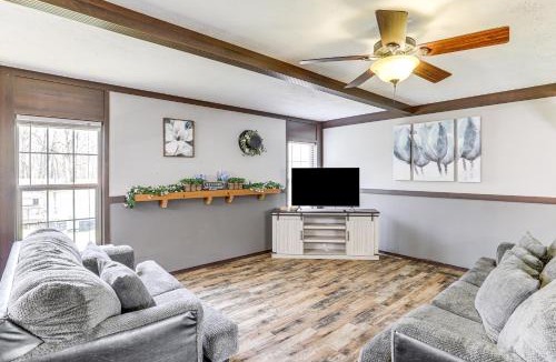 Sevierville House | Hot Tub & Fire Pit: Getaway in Sevierville!