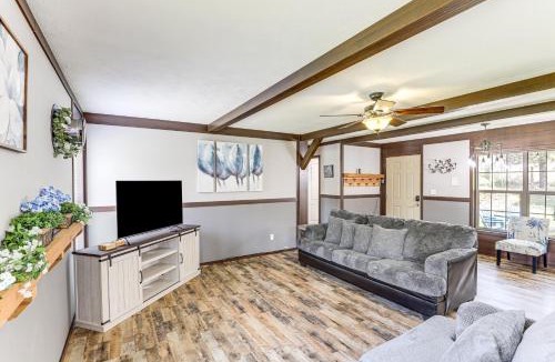Sevierville House | Hot Tub & Fire Pit: Getaway in Sevierville!