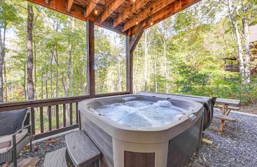 Franklin House | Hot Tub & Fire Pit: Getaway Near Nantahala Gorge!