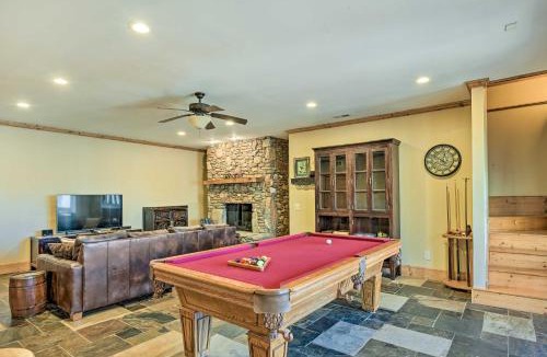 Franklin House | Hot Tub & Fire Pit: Getaway Near Nantahala Gorge!
