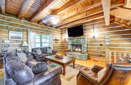 Franklin House | Hot Tub & Fire Pit: Getaway Near Nantahala Gorge!