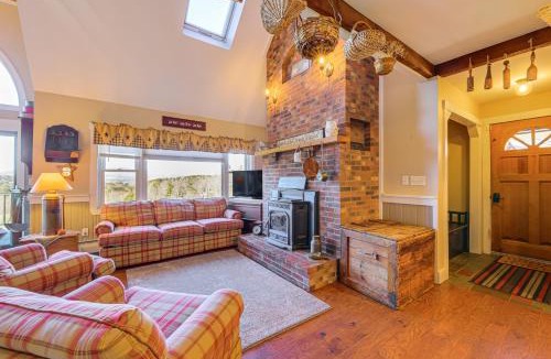 Springfield House | Hot Tub, Fire Pit & Grill: Remote Springfield Home