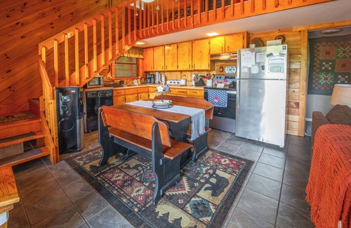 Almond Cabin | Hot Tub, Fire Pit & Lake Access! Almond Cabin