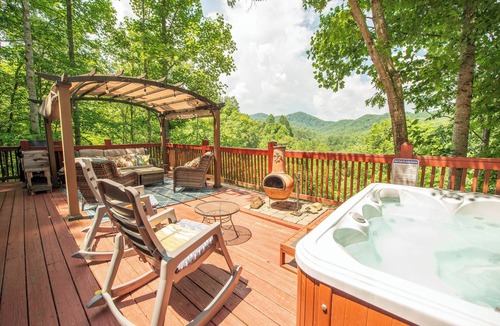 Almond Cabin | Hot Tub, Fire Pit & Lake Access! Almond Cabin