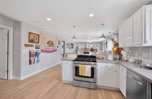 Los Alamos House | Hot Tub, Fire Pit, Pet Friendly, Walk to Bell St
