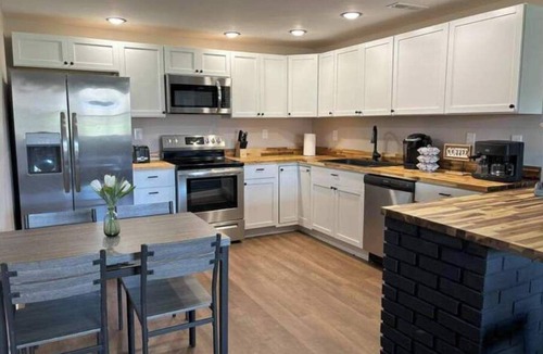 Clay City House | Hot Tub! Fire pit! Picnic area & Grill! View Hardwicks Creek Haven@RRG